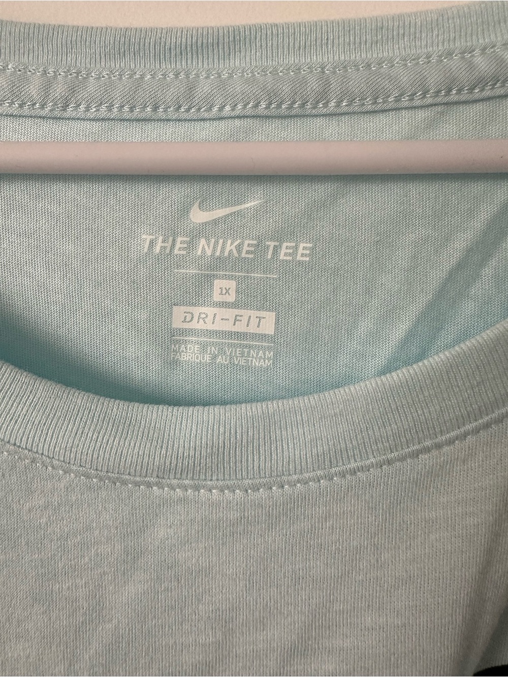 4 Nike woman’s Dri-FIT Short Sleeve Tee - Picture 14 of 16